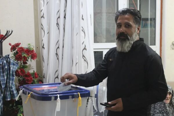جلوه‌هایی از حضور پرشور مردم ولایتمدار شهرستان فراشبند در پای صندوق‌های رأی