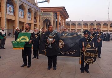 آیین لاله‌گردانی در حرم شاهچراغ(ع)