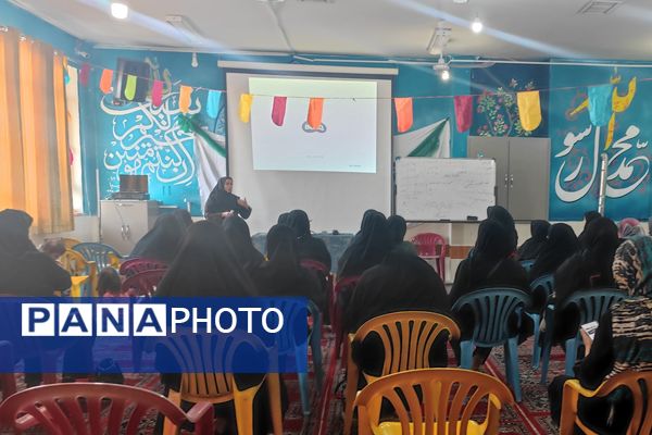 برگزاری جلسه آموزش خانواده در دبیرستان شاهد شهید قاسم سلیمانی