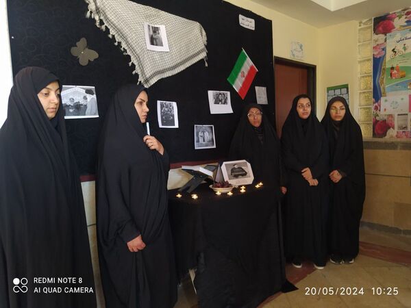 مراسم گرامیداشت شهدای خدمت در مدارس شهرستان فیروزکوه