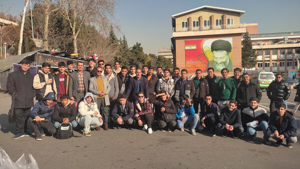 بازدید علمی دانش‌آموزان دبیرستان هدایتی قم از دانشگاه شهید بهشتی تهران 
