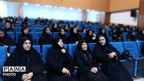 دختران آینده ساز فارسان در مسیر یادگیری و مسئولیت پذیری