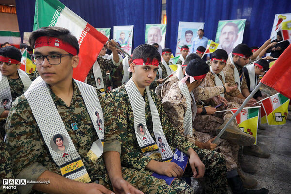 مراسم سالروز شهادت شهید حسین فهمیده و هفته بسیج دانش‌آموزی