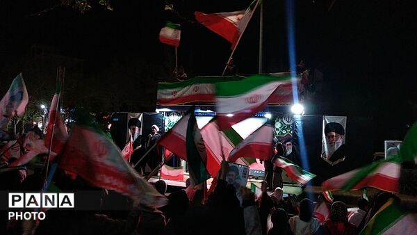 خون می‌دهیم ولی خاک هرگز