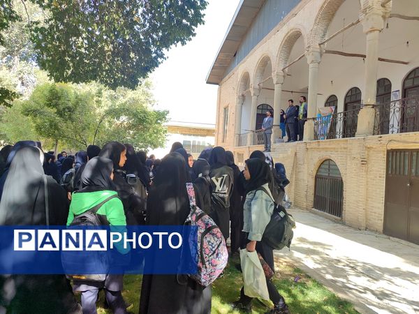 حضور دانش‌آموزان ناحیه یک شهرکرد و لاران در اردوی «طرح تمشک» 