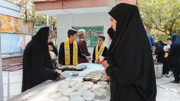 برپایی موکب دانش‌آموزان پیشتاز در منطقه ۱۰ در سالروز شهادت حضرت زهرا (س)
