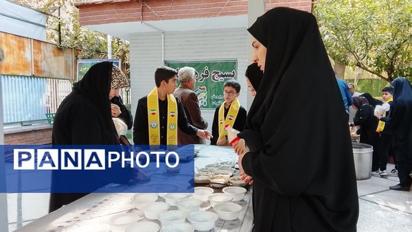 برپایی موکب دانش‌آموزان پیشتاز در منطقه ۱۰ در سالروز شهادت حضرت زهرا (س)