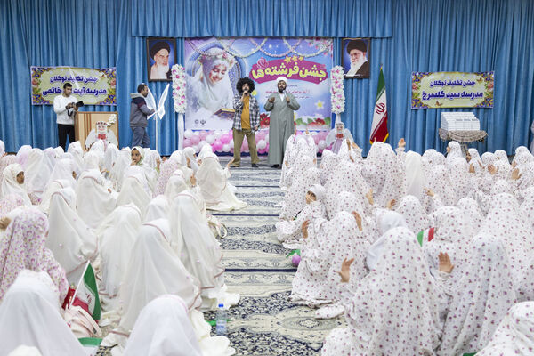 جشن تکلیف دختران در دفتر امام جمعه یزد