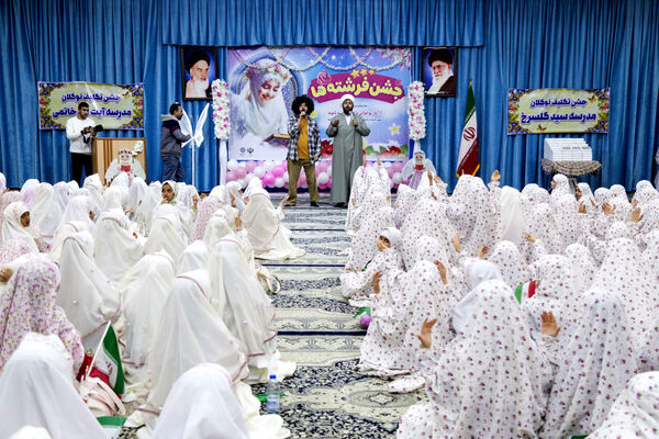 جشن تکلیف دختران در دفتر امام جمعه یزد