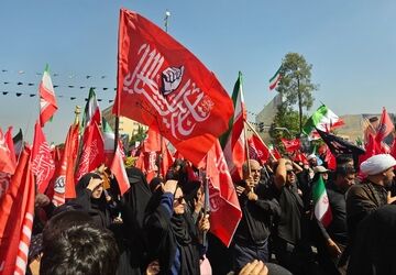 شور حسینی در پیاده‌روی جاماندگان اربعین در شیراز