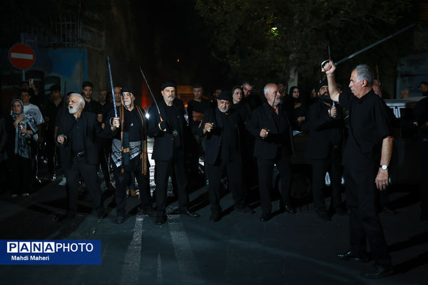 مراسم عزاداری شب تاسوعای حسینی در میدان منیریه تهران