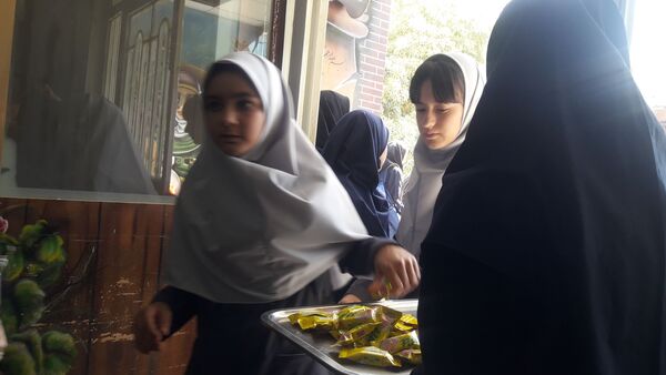 آیین بازگشایی مدارس و نواختن زنگ مهر ایثار وشهادت در دبیرستان میرزا جعفر سروقد