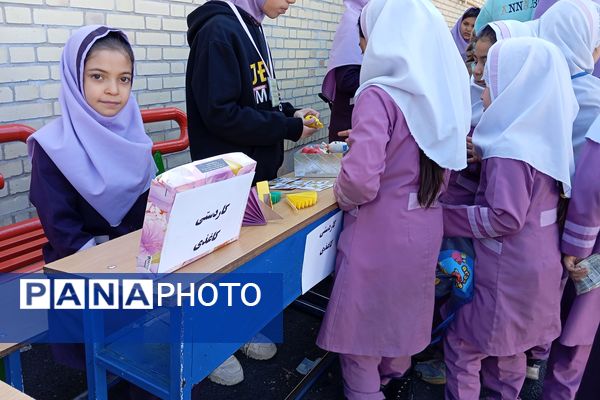 بازارچه دانش‌آموزی در دبستان شاهد شهید محمدرضا کشاورز 