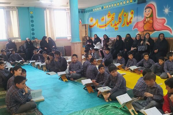 یادواره شهدا و محفل انس با قرآن در دبستان علامه طباطبایی پیشوا