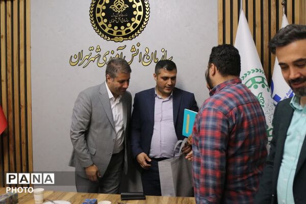 مدیرکل آموزش و پرورش شهرتهران از مسئولان سازمان دانش‌آموزی تهران تقدیر کرد