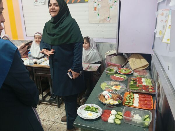 صبحانه سلامت با تم پرچم در دبستان نرجس 