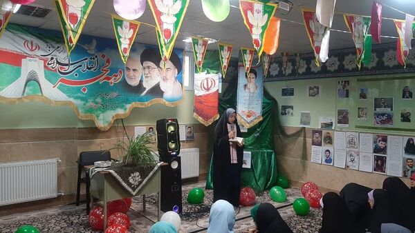 جشن با شکوه انقلاب در دبیرستان فدک منطقه ۱۲