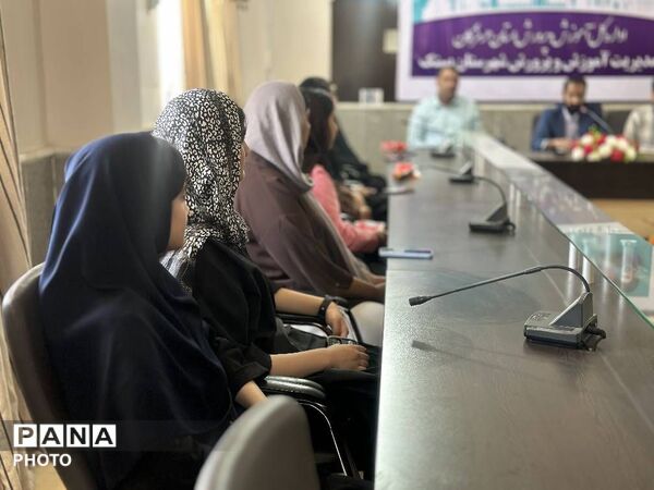 آیین تجلیل از خبرنگاران پانا و اعضای شورای دانش‌آموزی بستک
