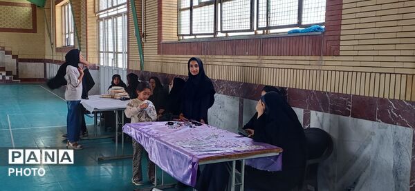 بازارچه صنایع دستی و جشنواره رباتیک درگزین