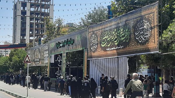 جاماندگان اربعین حسینی در مسیر حرم مطهر امام مهربانی