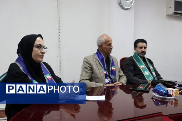 نشست قائم مقام سازمان دانش آموزی با اعضا و مربیان سازمان دانش آموزی مازندران 