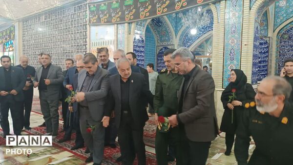  تجدید میثاق وزیر آموزش و پرورش با شهدا در امام زاده یحیی (ع) سمنان