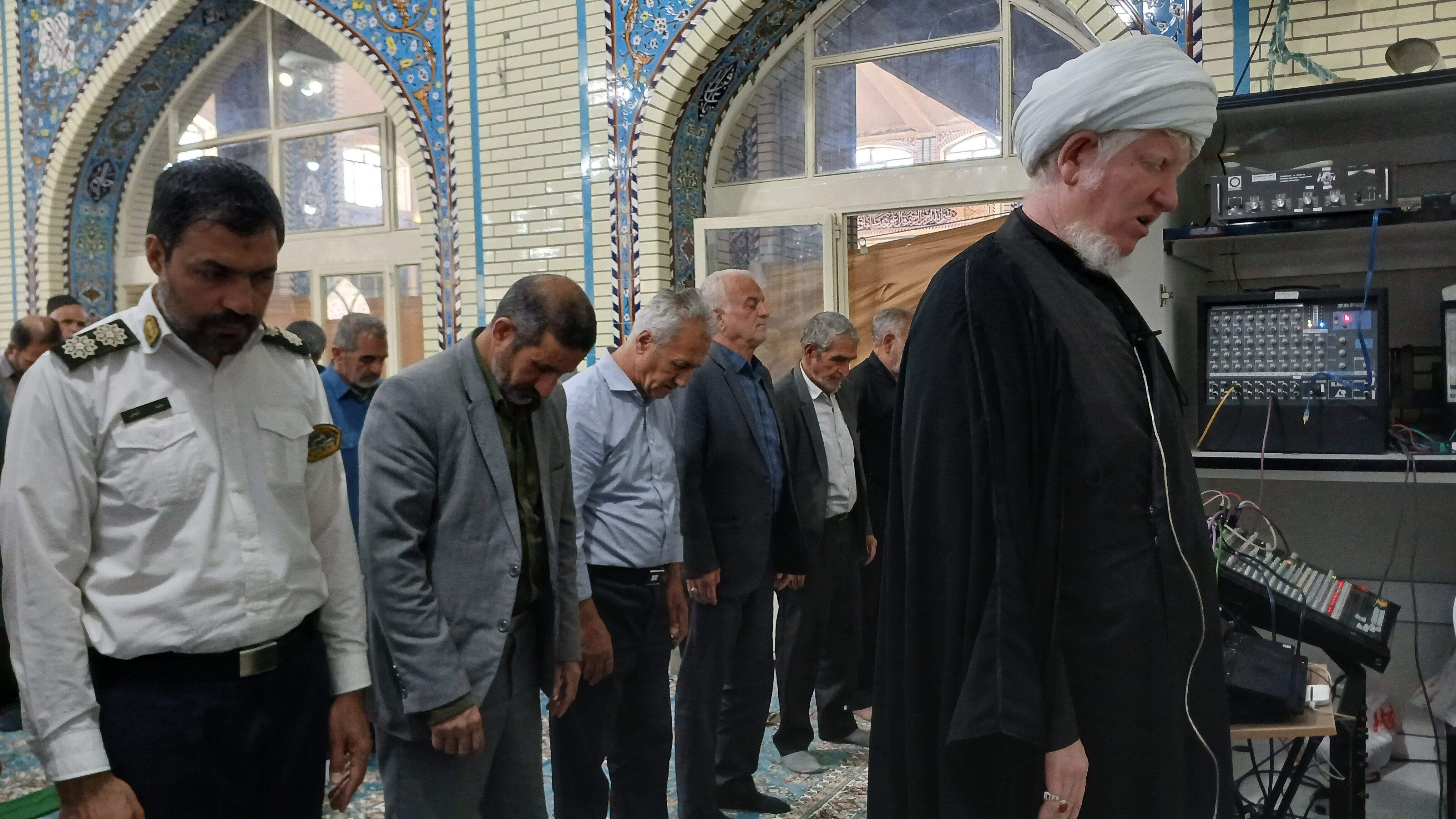 شکوه حضور در نماز جمعه بن