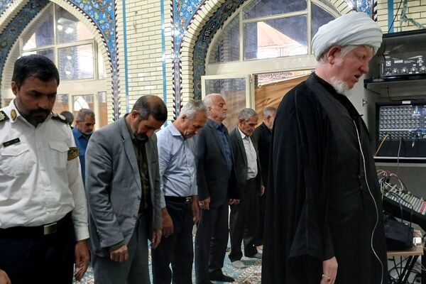 شکوه حضور در نماز جمعه بن