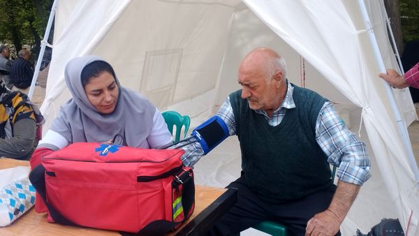 پیاده‌روی خانوادگی بروجنی‌ها