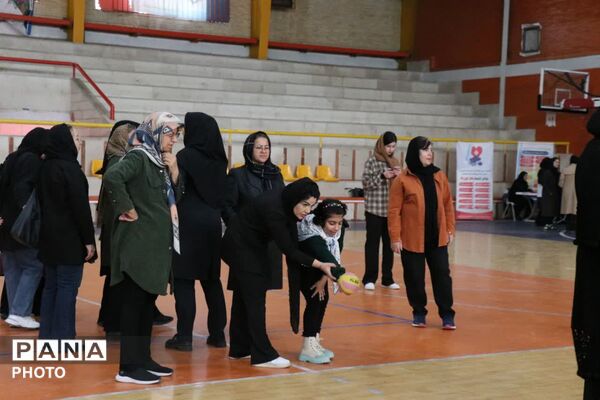 جشنواره ورزشی قهرمانان خانه و میدان