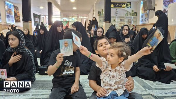 مراسم هیئت بسیج دانش‌آموزی با گرامی‌داشت یاد دانش‌آموزان شهید میناب 