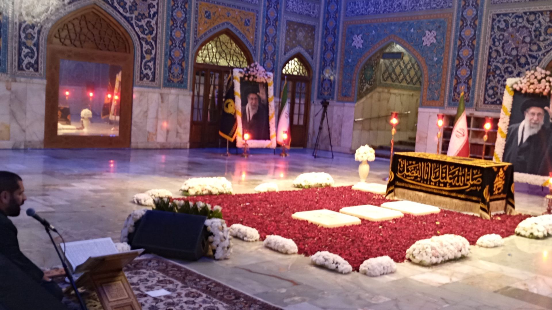 تجدید میثاق زائران با قائد شهید امت اسلامی در جوار بارگاه رضوی
