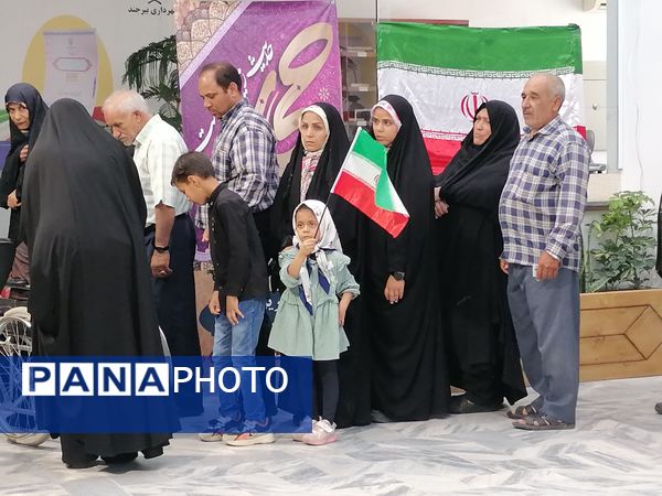 حضور حماسی مردم غیور بیرجندی در انتخابات 