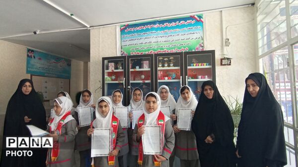 مراسم تجلیل از دانش‌ آموزان و ستاد استقبال آموزش و پرورش بروجرد