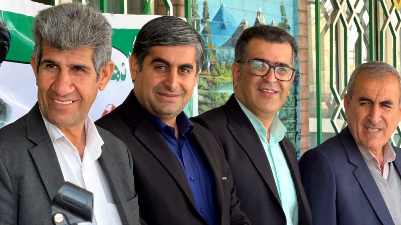 جشن تجلیل از دانش‌آموزان برتر امتحانات نوبت اول و مسابقات علمی در مدرسه تیزهوشان شهید بهشتی دهدشت