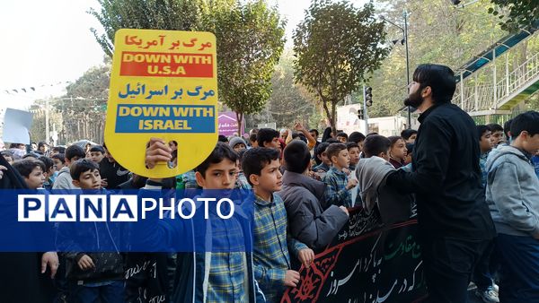 دانش‌آموزان با حضور در راهپیمایی ۱۳ آبان تنفر خود را نسبت به شیاطین امروزی نشان دادند