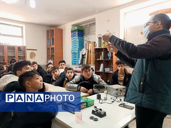 کلاس های آموزشی و آمادگی جشنواره نوجوانان خوارزمی در پژوهشسرا فرهنگ ورامین