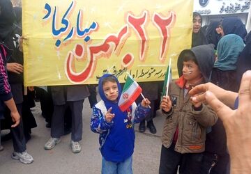 راهپیمایی باشکوه ۲۲ بهمن در کوهدشت با حضور مسئولان و اقشار مختلف مردم برگزار شد