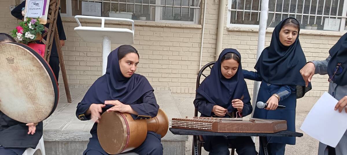 جشنواره کیک و دسر در دبیرستان کوثر فرهنگیان 