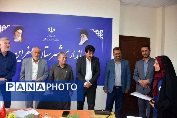 تجلیل از خبرنگاران توسط فرماندار شهرستان اسفراین