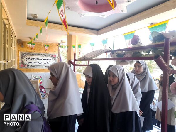 جشن جوانه‌ها با آغاز فصلی تازه در دبیرستان حضرت معصومه(س) ناحیه ۴ کرج