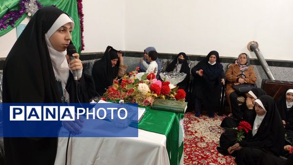 بوسه بر دستان مادر در دبیرستان والدین آناخاتون