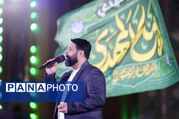 همخوانی سرود «سلام یا مهدی» با حضور ابوذر روحی در مسجد جمکران