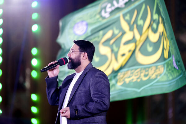 همخوانی سرود «سلام یا مهدی» با حضور ابوذر روحی در مسجد جمکران