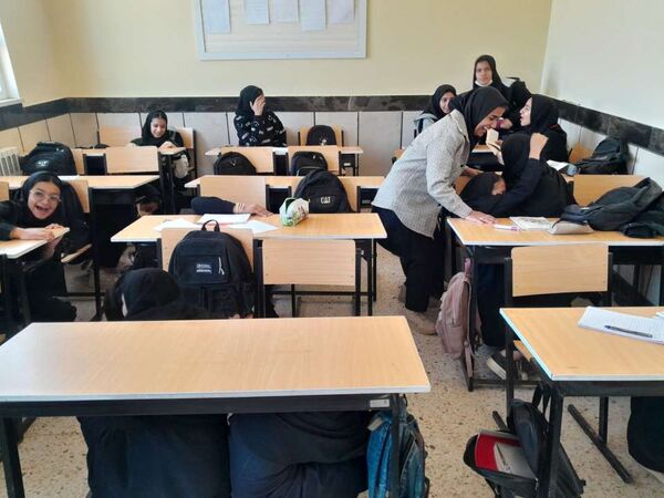مانور زلزله در دبیرستان مادرمهربان خلیل آباد