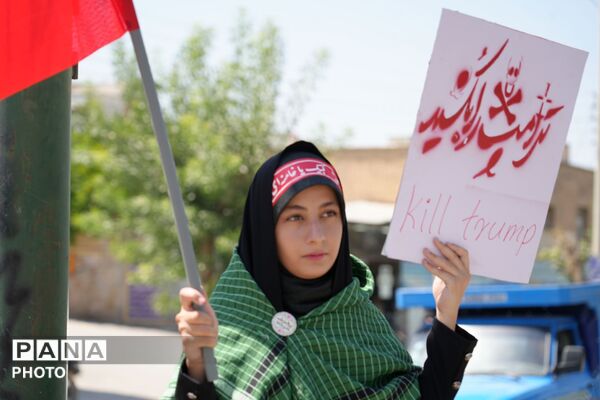 تجمع باشکوه مردم لردگان از گلزار شهدا تا مزار شهدای گمنام چشمه‌برم 