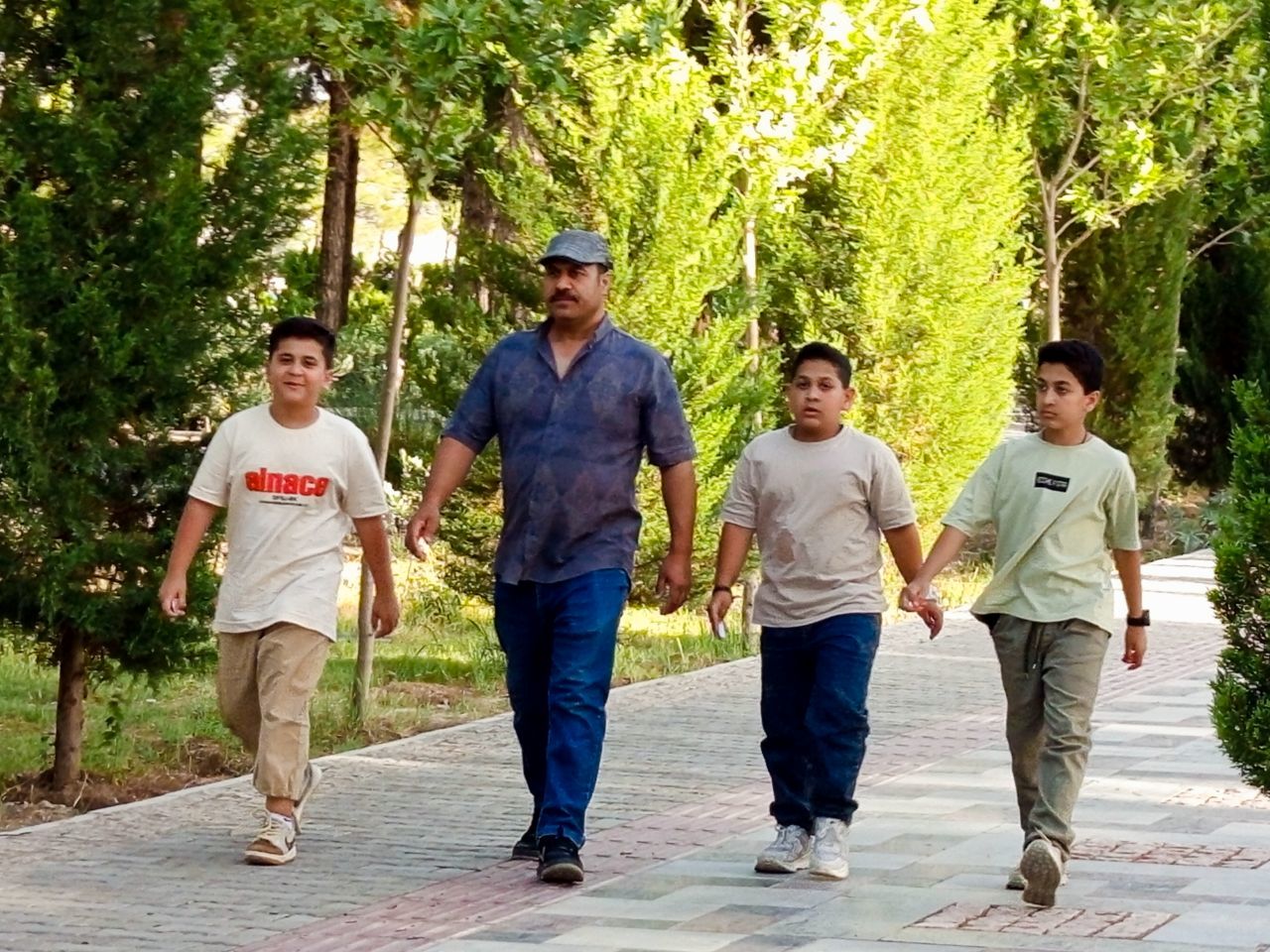 قدم هایی به عشق معلمان