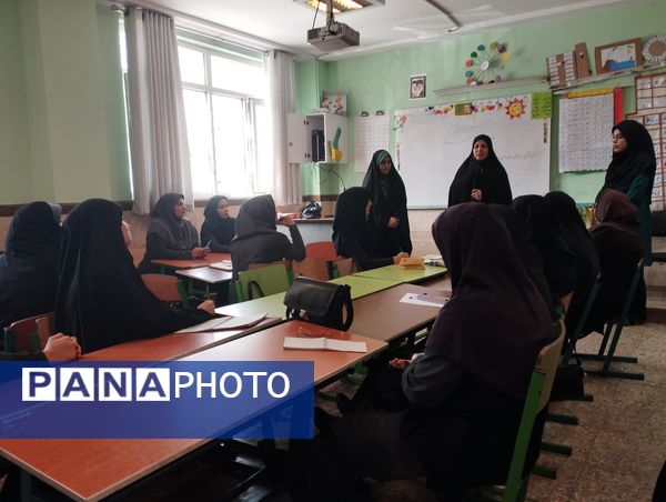 برگزاری اولین جلسه‌ اجتماعات یادگیری آموزگاران شهرستان ملارد در دبستان دخترانه حضرت زینب (س)