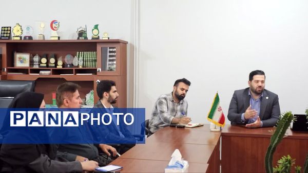 جلسه هم‌اندیشی رئیس سازمان دانش‌آموزی استان با مدیران مدرسه