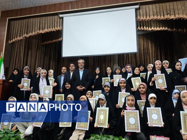 جلوه‌های معنوی اختتامیه مسابقات قرآنی دارالقرآن تسنیم کاشان